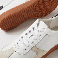 Women's Django & Juliette Dari in White-Black-Gum Sole Multi. Sku: DJ21134XLDHG