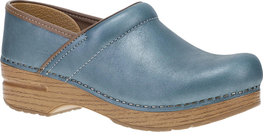 Quarter turn view Women&